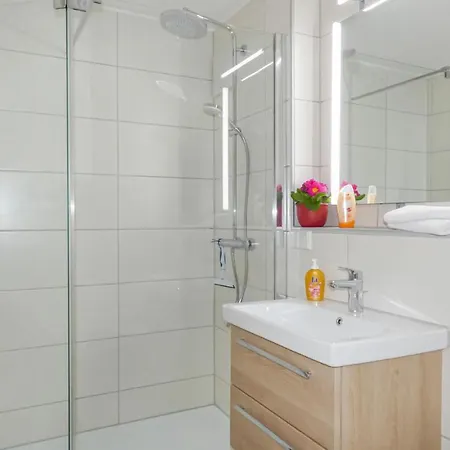 Awesome In With Sauna, Wifi And Outdoor Swimming Pool 아파트 *